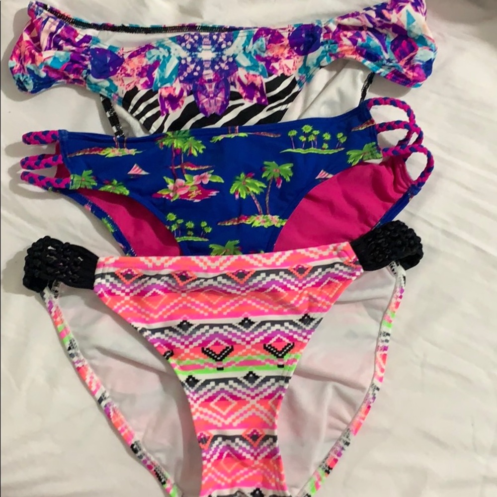 Women’s bathing suit bottoms
